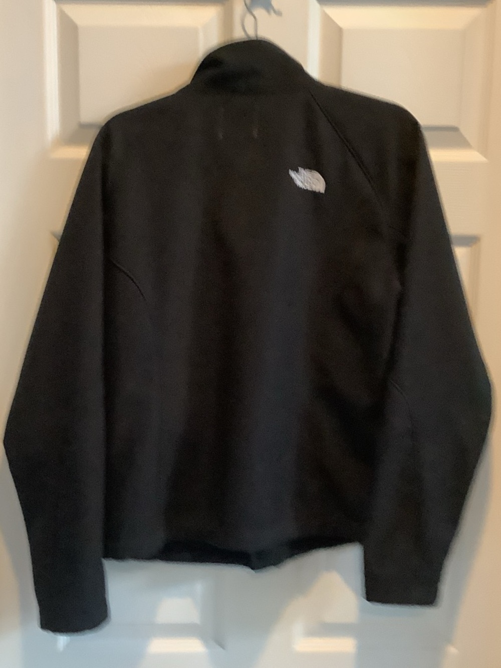 The North Face women’s Black Lightweight Softshell Jacket - Picture 7 of 8